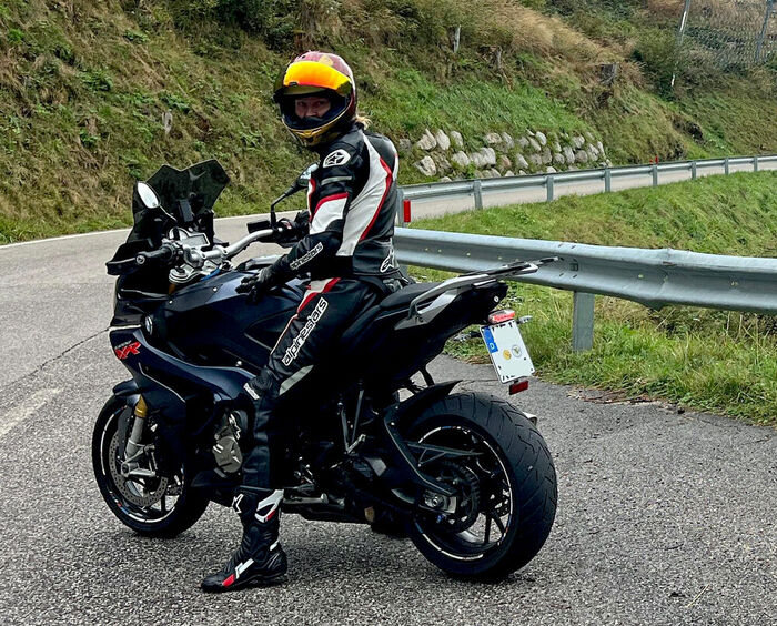 Elli - Fahrlehrerin Kl. A, B/BE, Ausbildungsfahrlehrerin Elli - Fahrlehrerin Kl. A, B/BE, Ausbildungsfahrlehrerin