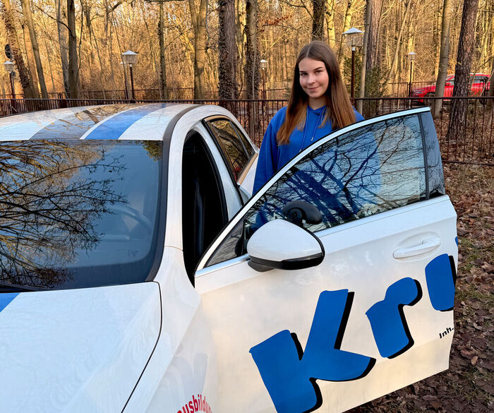 Kim - Fahrlehreranwärterin Kl. B/BE Kim - Fahrlehreranwärterin Kl. B/BE